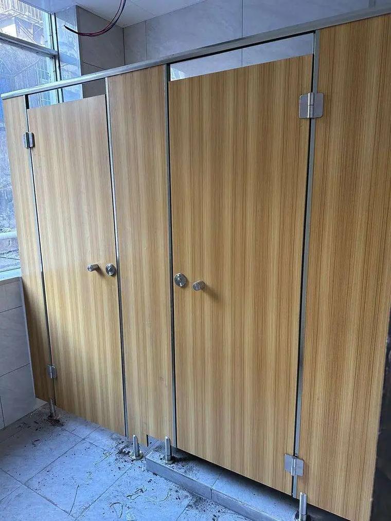 江苏恒屹建材商场公共卫生间隔断加工服务